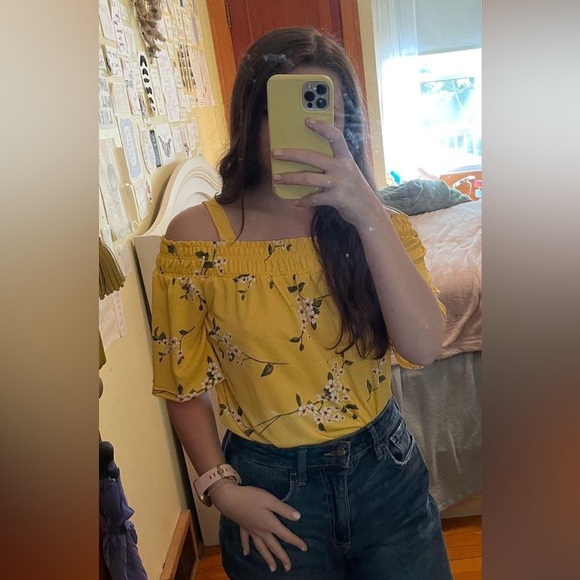 Marshall’s NWT Cold Shoulder Yellow Floral Blouse - Picture 1 of 3
